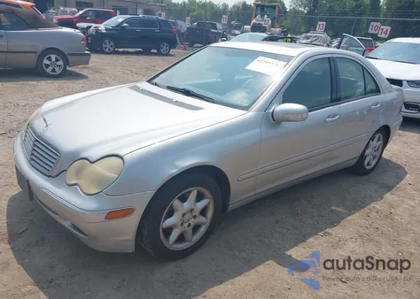 2003 Mercedes-Benz C 240 из США, поврежденный, VIN WDBRF81J53F415391